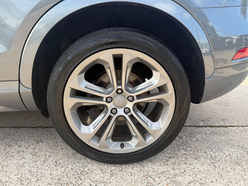 Audi Q3 Vehicle Full-screen Gallery Image 28