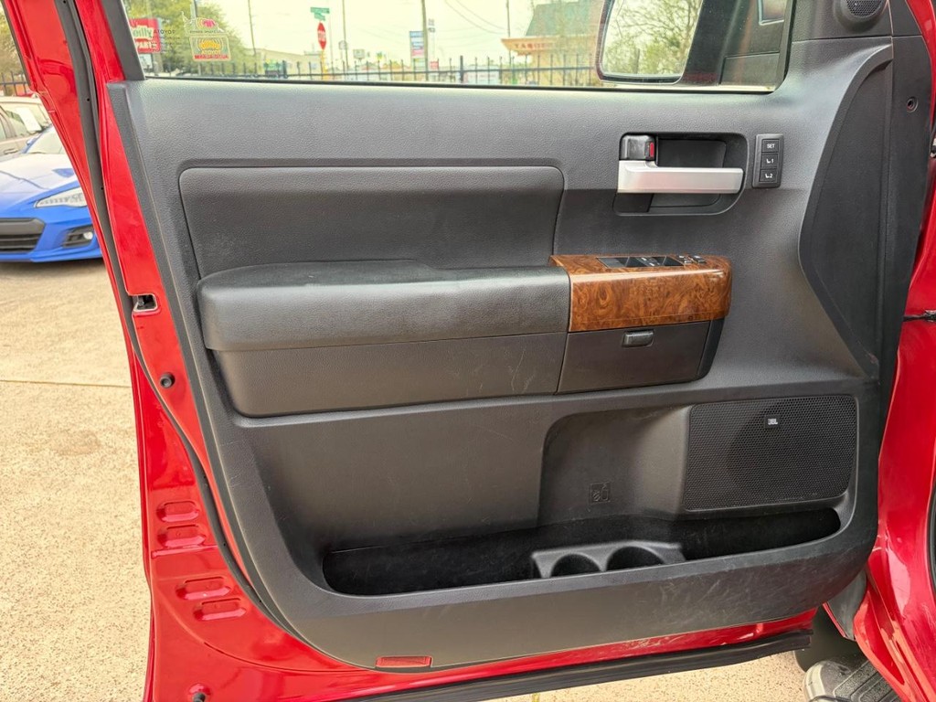 Toyota Tundra 4WD Truck Vehicle Full-screen Gallery Image 12