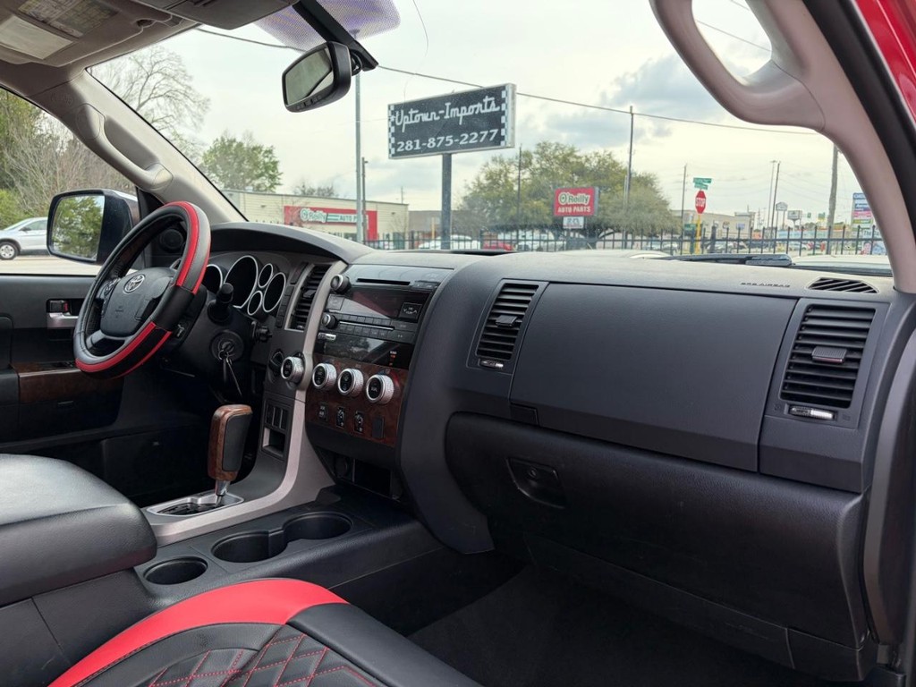 Toyota Tundra 4WD Truck Vehicle Full-screen Gallery Image 13