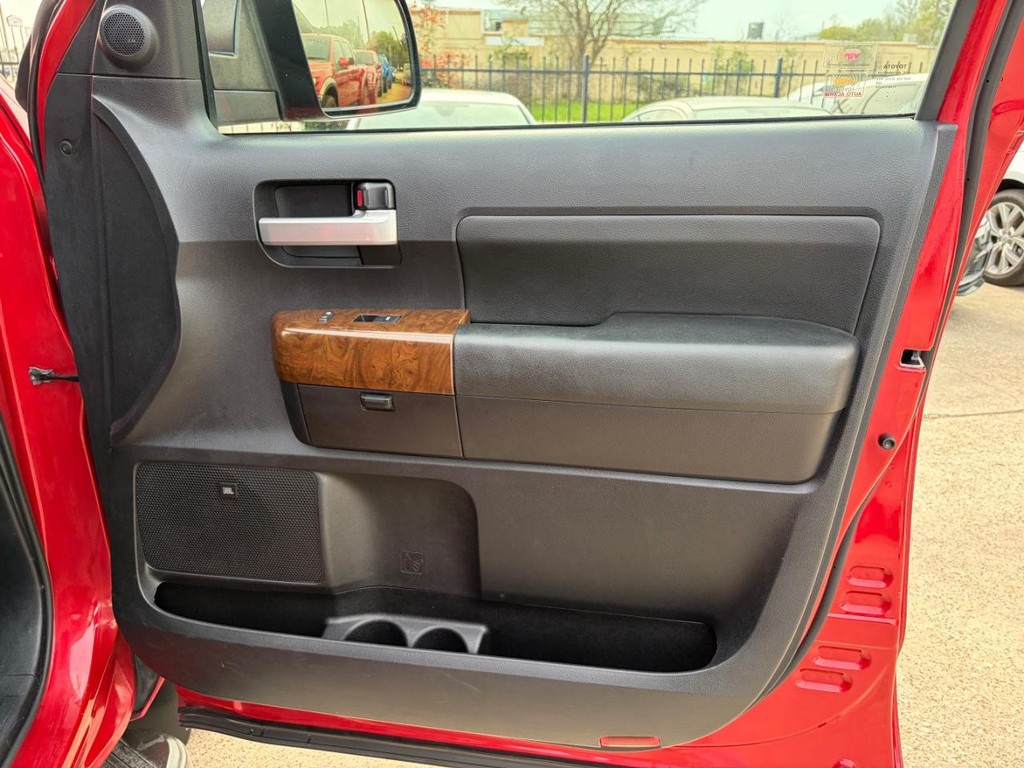 Toyota Tundra 4WD Truck Vehicle Full-screen Gallery Image 17