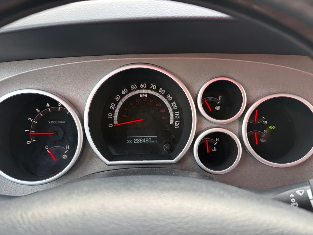 Toyota Tundra 4WD Truck Vehicle Full-screen Gallery Image 21