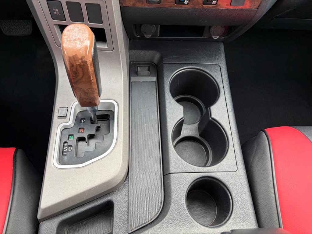 Toyota Tundra 4WD Truck Vehicle Full-screen Gallery Image 23