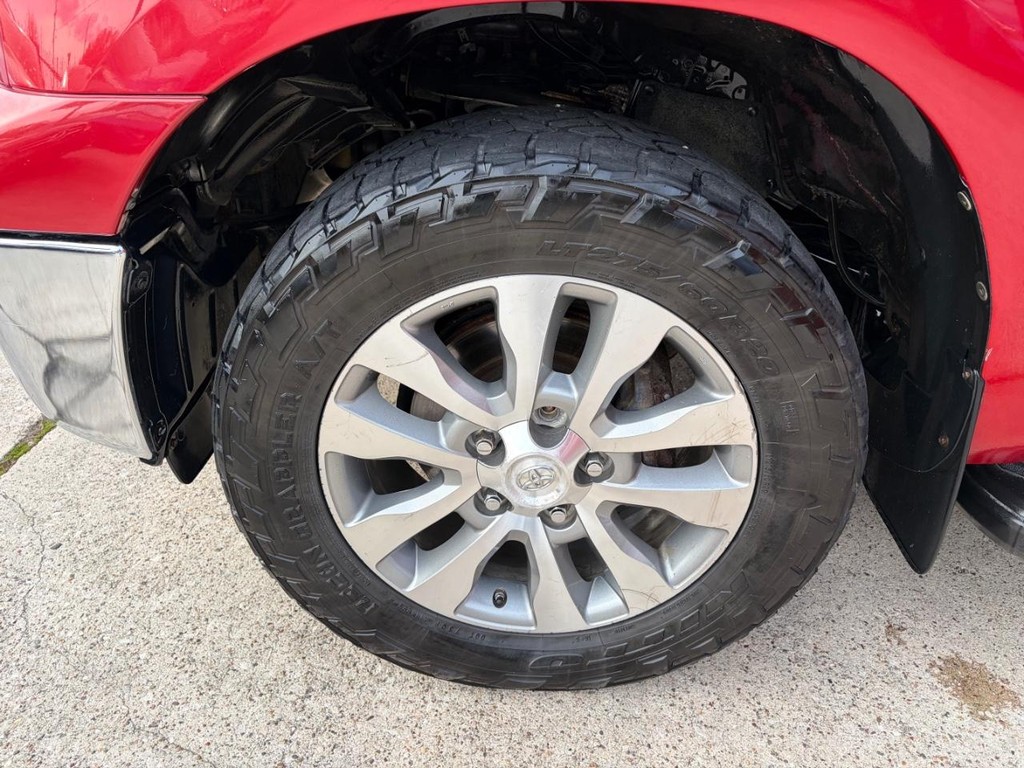 Toyota Tundra 4WD Truck Vehicle Full-screen Gallery Image 26