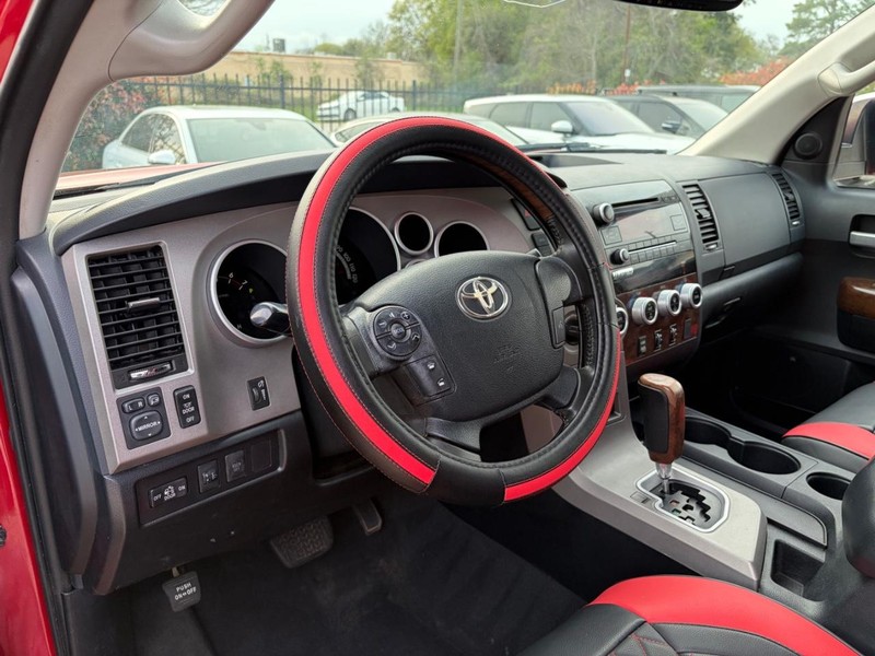 Toyota Tundra 4WD Truck Vehicle Full-screen Gallery Image 10