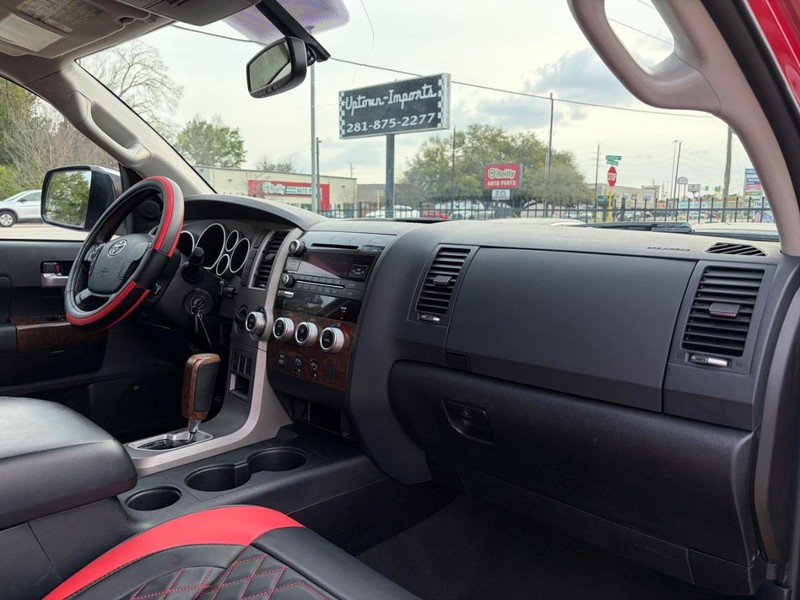 Toyota Tundra 4WD Truck Vehicle Full-screen Gallery Image 13