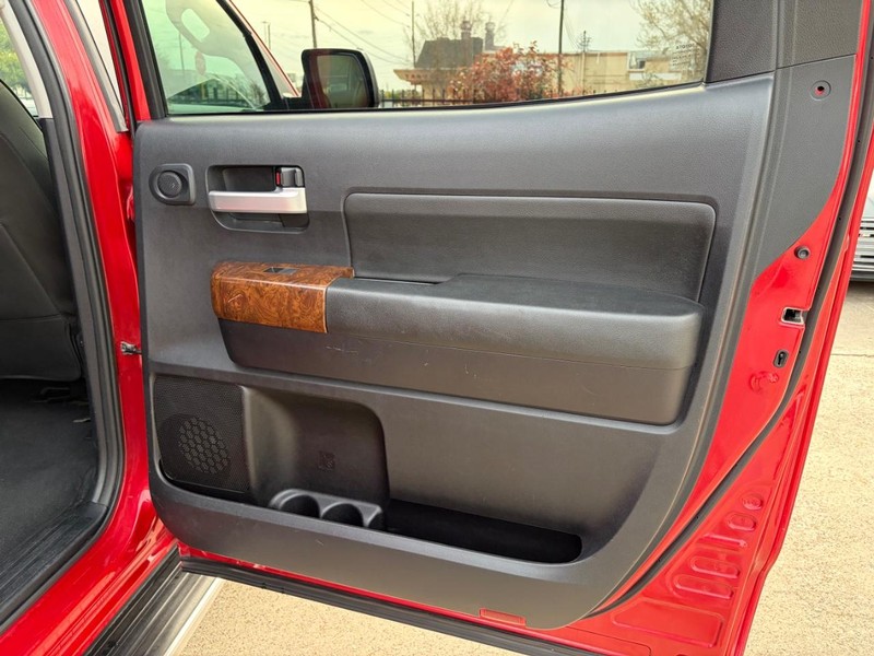 Toyota Tundra 4WD Truck Vehicle Full-screen Gallery Image 15