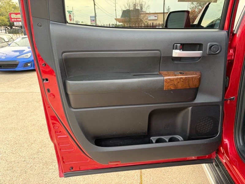 Toyota Tundra 4WD Truck Vehicle Full-screen Gallery Image 19