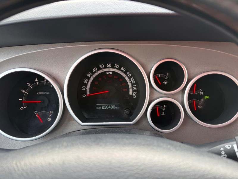 Toyota Tundra 4WD Truck Vehicle Full-screen Gallery Image 21