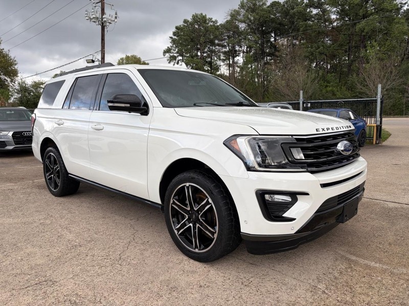 Ford Expedition Vehicle Full-screen Gallery Image 03