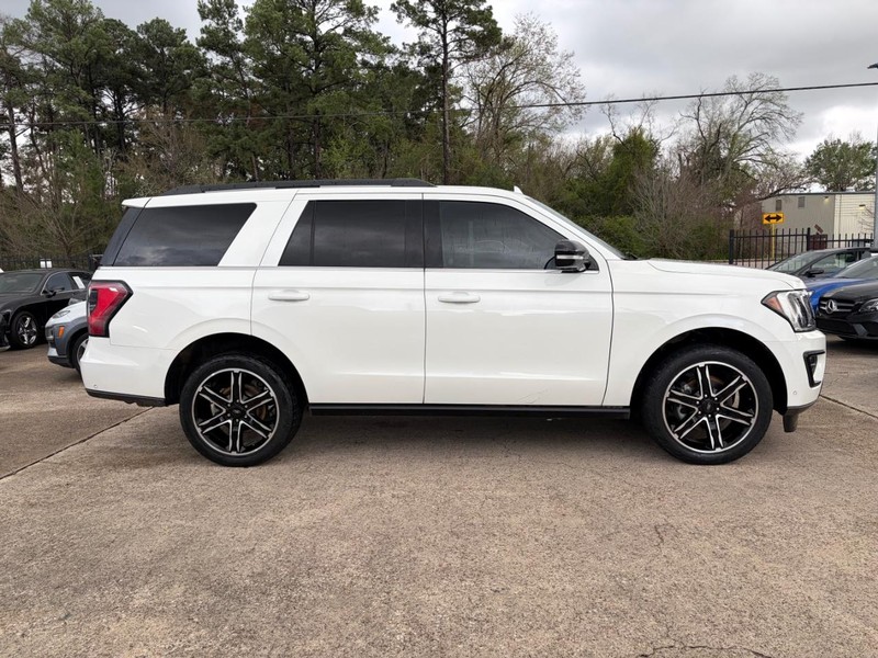 Ford Expedition Vehicle Full-screen Gallery Image 04