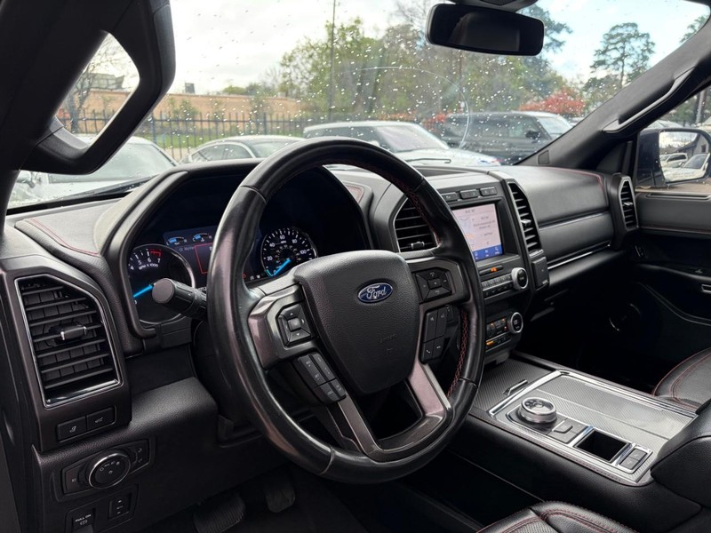 Ford Expedition Vehicle Full-screen Gallery Image 09