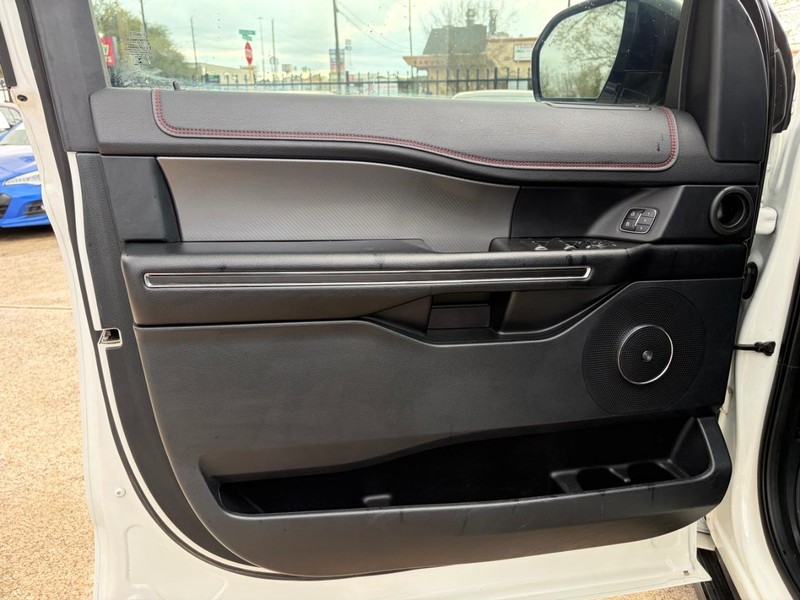 Ford Expedition Vehicle Full-screen Gallery Image 11