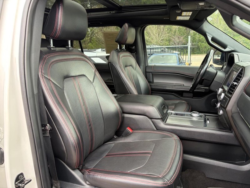 Ford Expedition Vehicle Full-screen Gallery Image 13