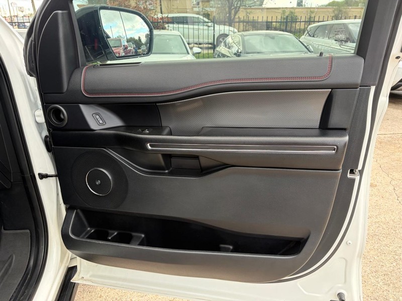 Ford Expedition Vehicle Full-screen Gallery Image 14