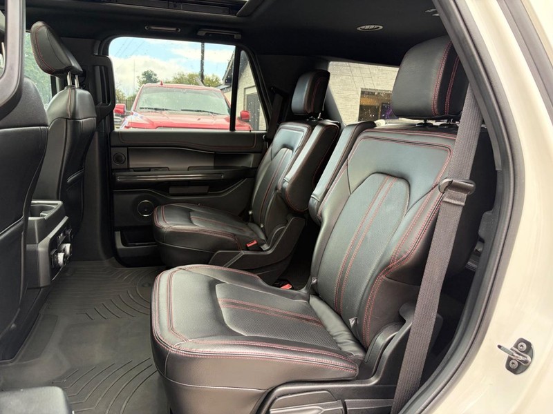 Ford Expedition Vehicle Full-screen Gallery Image 15