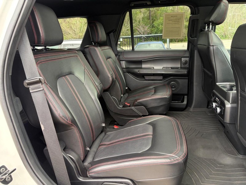 Ford Expedition Vehicle Full-screen Gallery Image 17