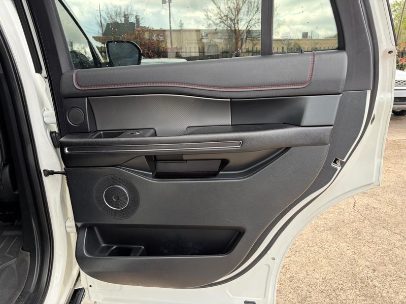 Ford Expedition Vehicle Full-screen Gallery Image 18