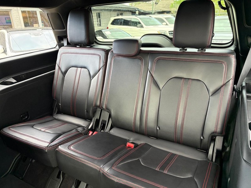 Ford Expedition Vehicle Full-screen Gallery Image 19