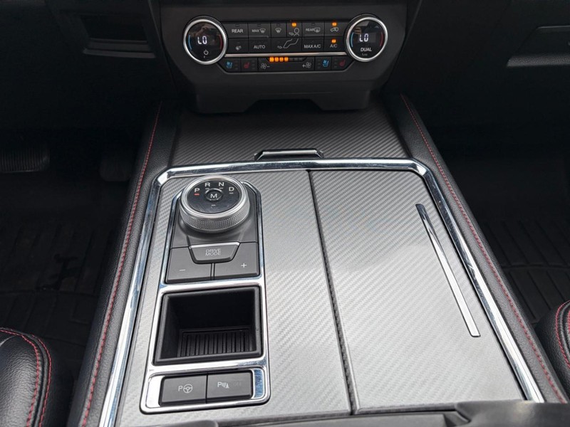 Ford Expedition Vehicle Full-screen Gallery Image 24