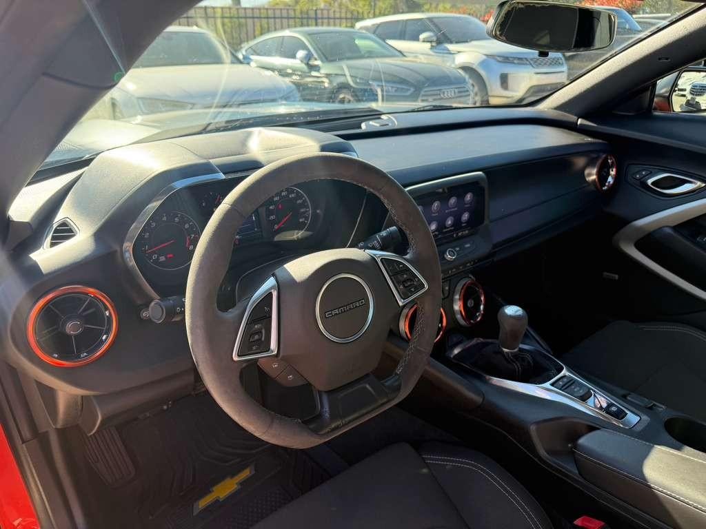 Chevrolet Camaro Vehicle Full-screen Gallery Image 10