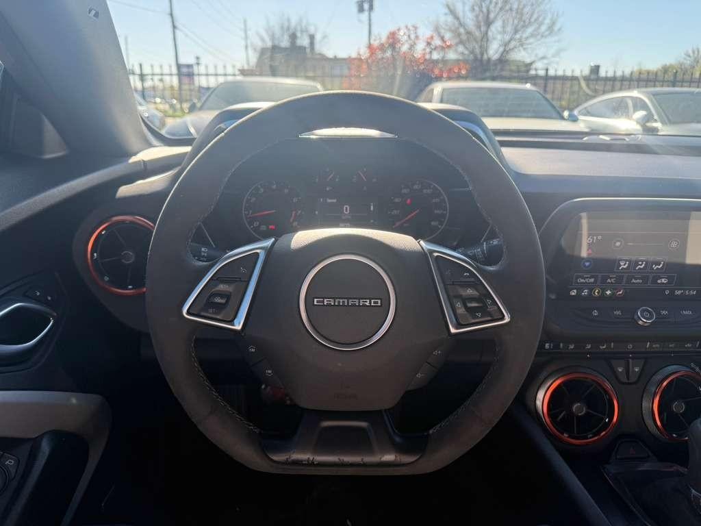 Chevrolet Camaro Vehicle Full-screen Gallery Image 18