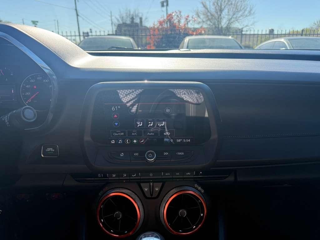 Chevrolet Camaro Vehicle Full-screen Gallery Image 20