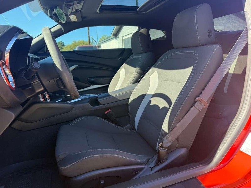 Chevrolet Camaro Vehicle Full-screen Gallery Image 11