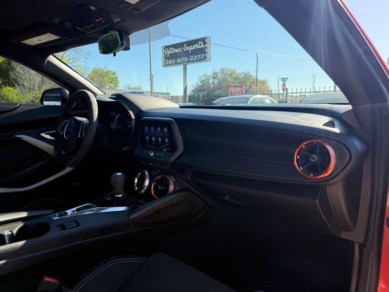 Chevrolet Camaro Vehicle Full-screen Gallery Image 13