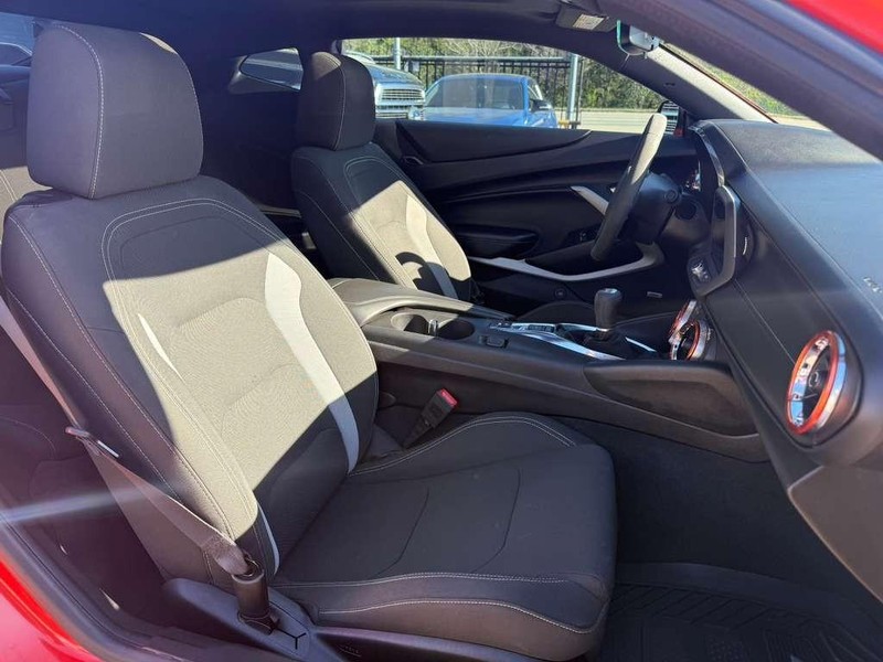 Chevrolet Camaro Vehicle Full-screen Gallery Image 14