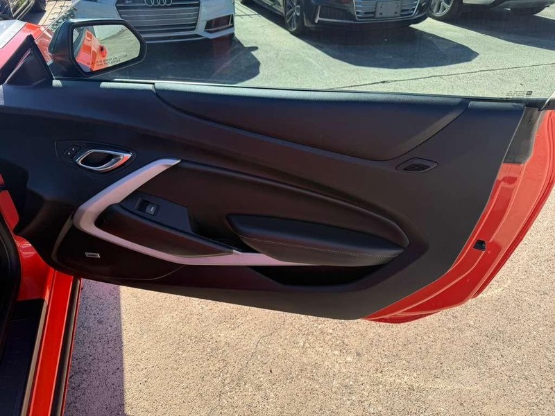 Chevrolet Camaro Vehicle Full-screen Gallery Image 15