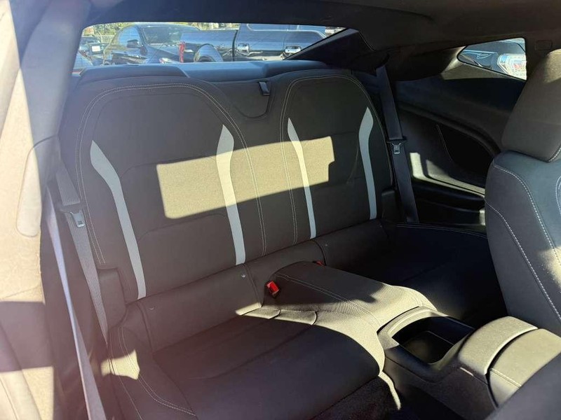 Chevrolet Camaro Vehicle Full-screen Gallery Image 17