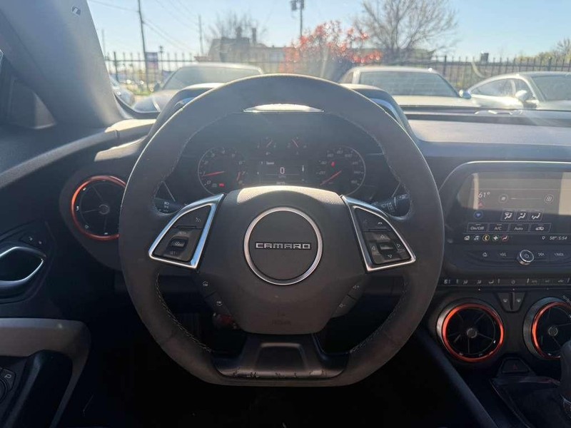 Chevrolet Camaro Vehicle Full-screen Gallery Image 18