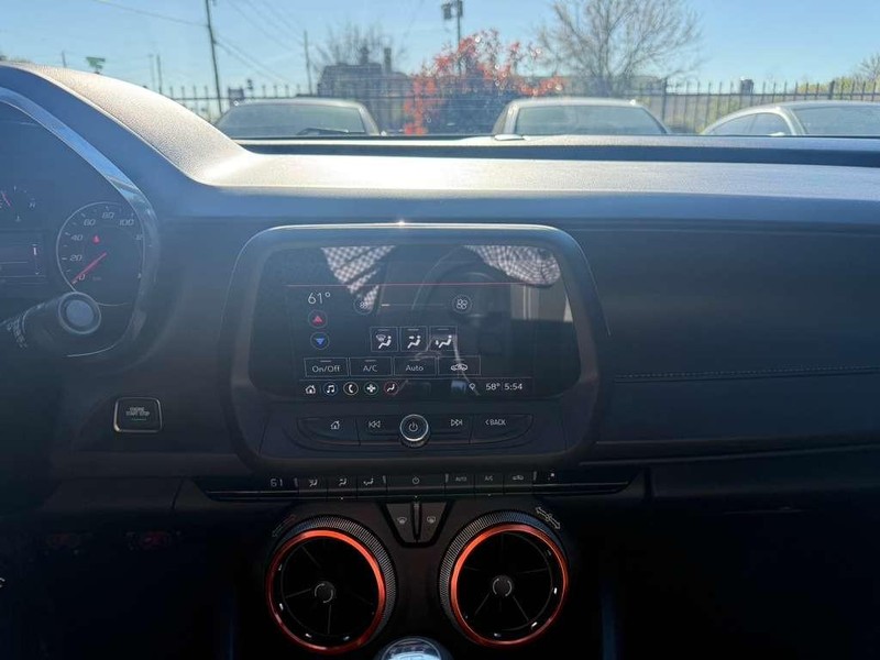 Chevrolet Camaro Vehicle Full-screen Gallery Image 20