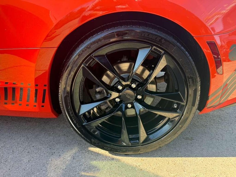 Chevrolet Camaro Vehicle Full-screen Gallery Image 25