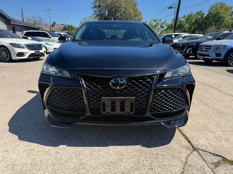 Toyota Avalon Vehicle Full-screen Gallery Image 02