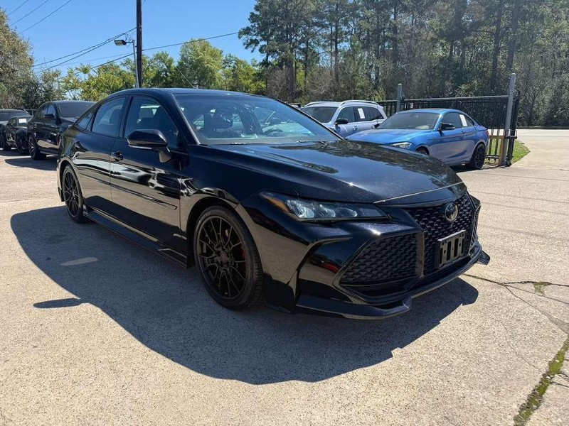 Toyota Avalon Vehicle Full-screen Gallery Image 04