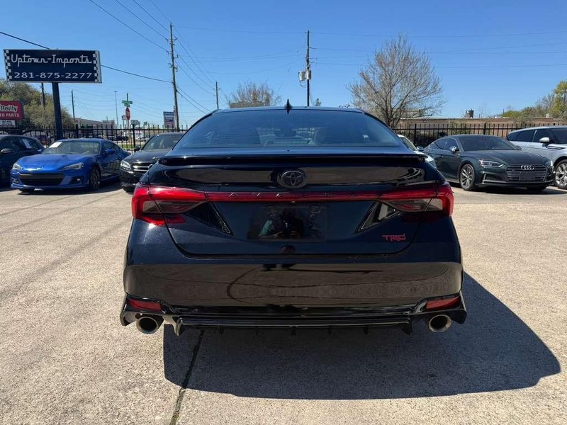 Toyota Avalon Vehicle Full-screen Gallery Image 07