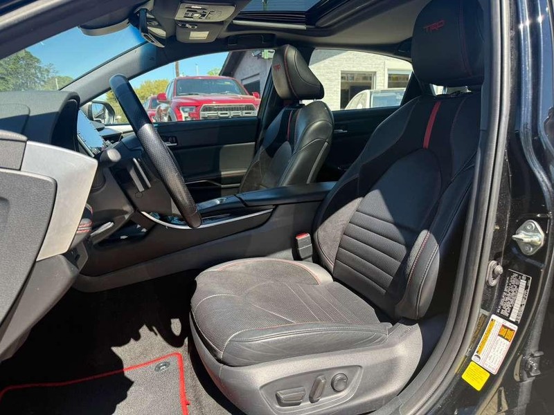 Toyota Avalon Vehicle Full-screen Gallery Image 11