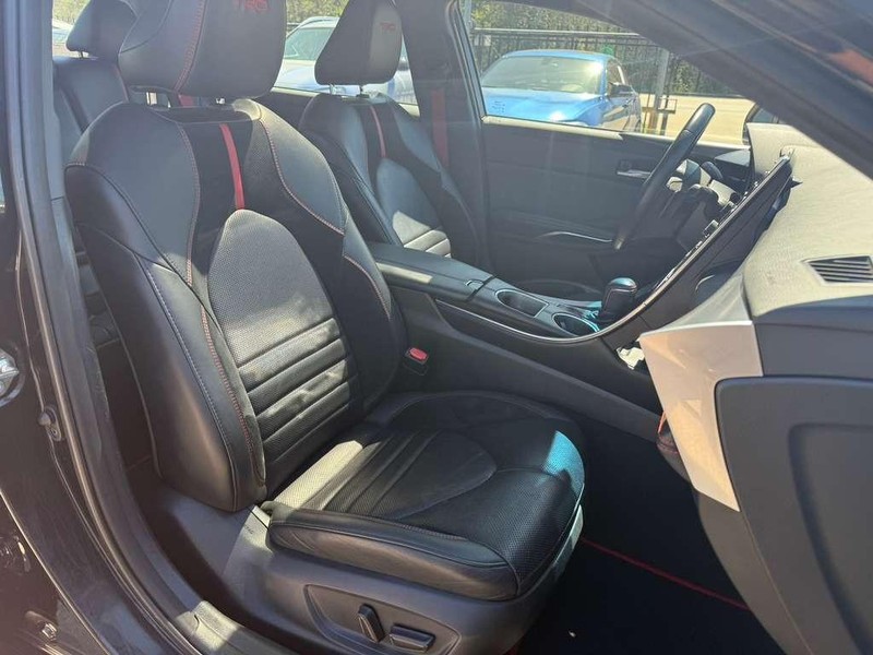 Toyota Avalon Vehicle Full-screen Gallery Image 14