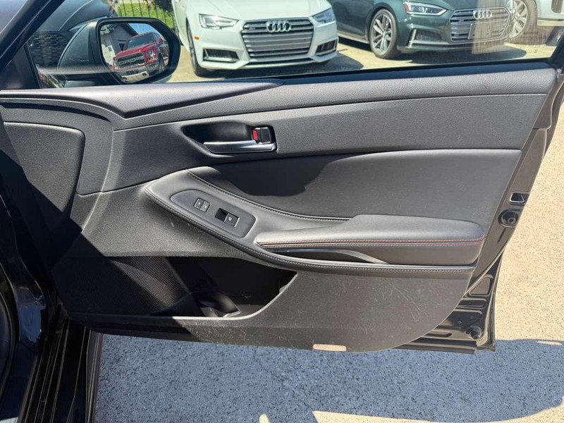 Toyota Avalon Vehicle Full-screen Gallery Image 15