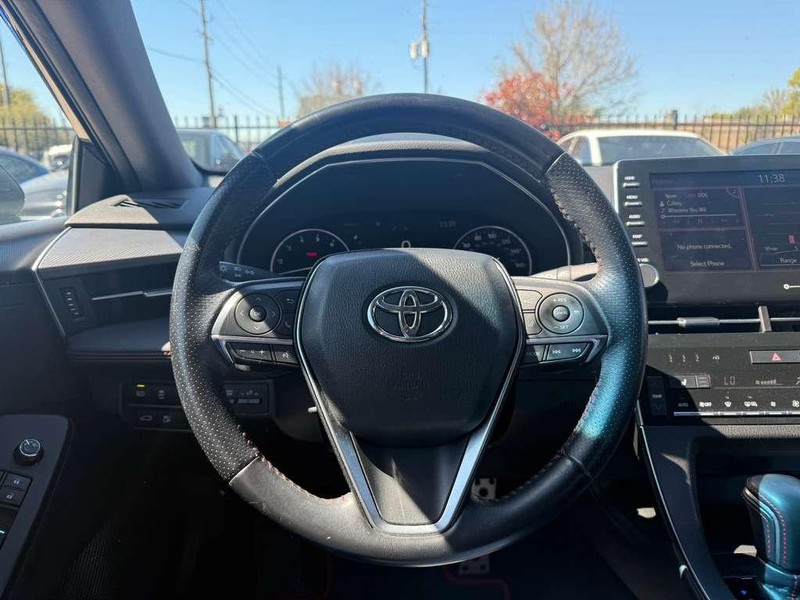 Toyota Avalon Vehicle Full-screen Gallery Image 20