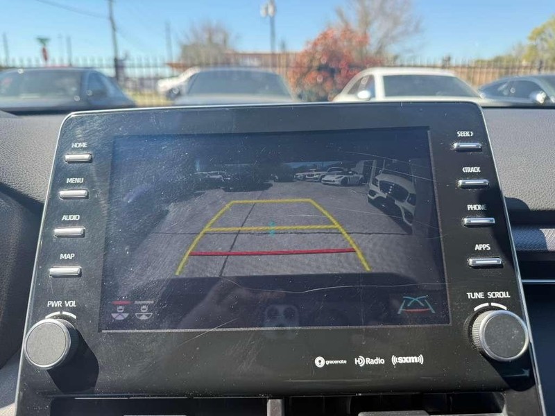 Toyota Avalon Vehicle Full-screen Gallery Image 23