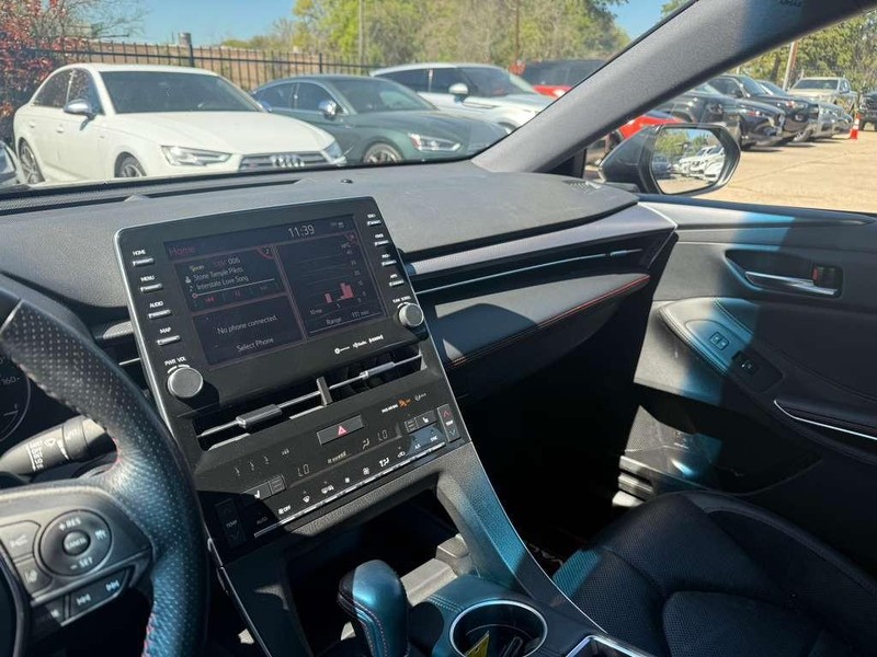 Toyota Avalon Vehicle Full-screen Gallery Image 24