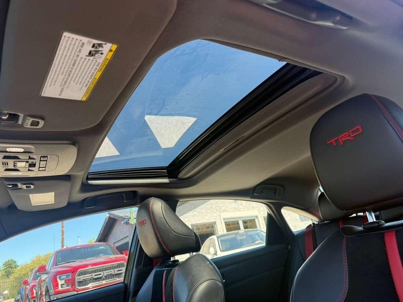 Toyota Avalon Vehicle Full-screen Gallery Image 26