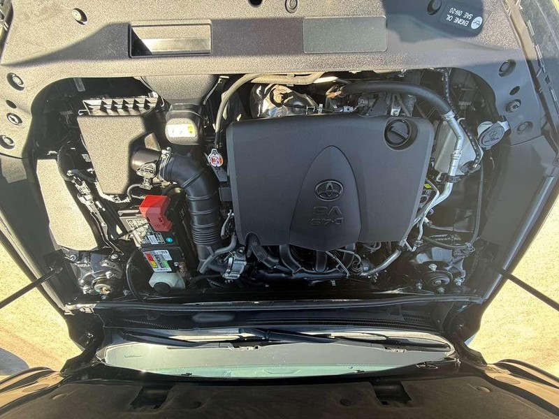 Toyota Avalon Vehicle Full-screen Gallery Image 29