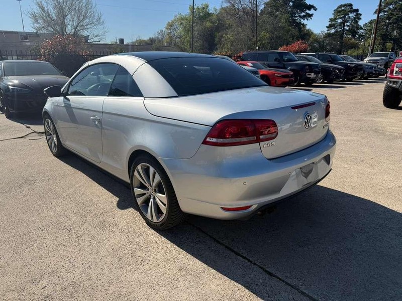 Volkswagen EOS Vehicle Full-screen Gallery Image 14