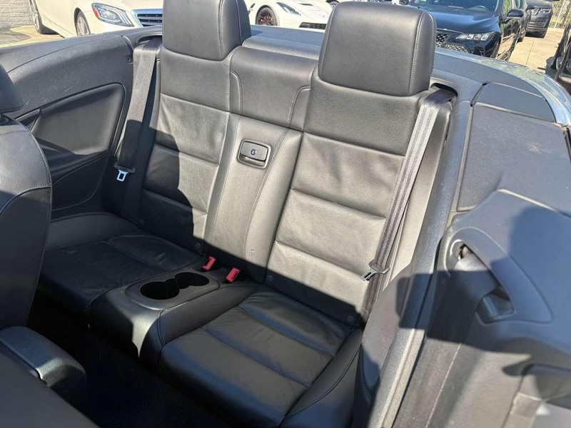 Volkswagen EOS Vehicle Full-screen Gallery Image 23