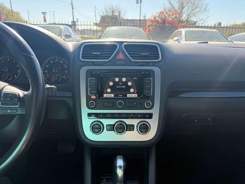 Volkswagen EOS Vehicle Full-screen Gallery Image 27