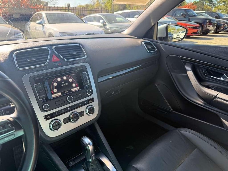 Volkswagen EOS Vehicle Full-screen Gallery Image 29