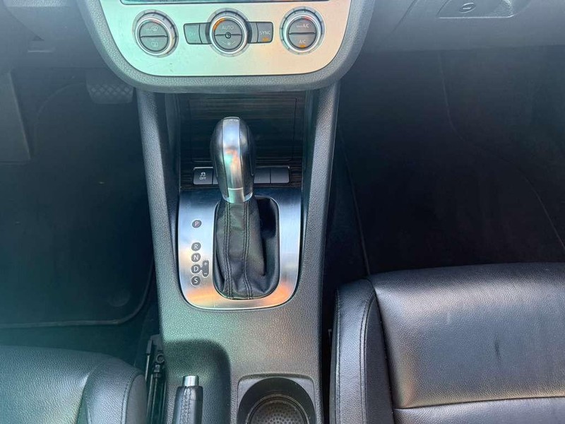 Volkswagen EOS Vehicle Full-screen Gallery Image 30